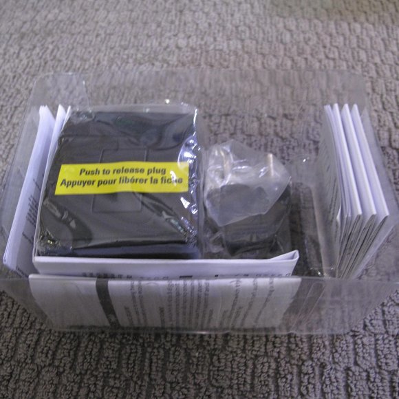 Kensington International Travel Adapter power adapter - BS 1363, NEMA 1-15, Eur - Picture 15 of 16